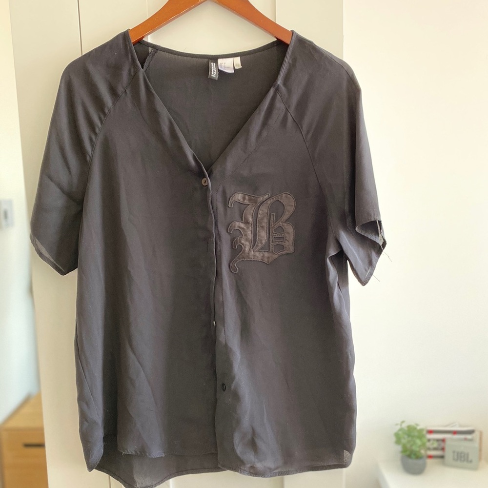 Chemise noire style baseball